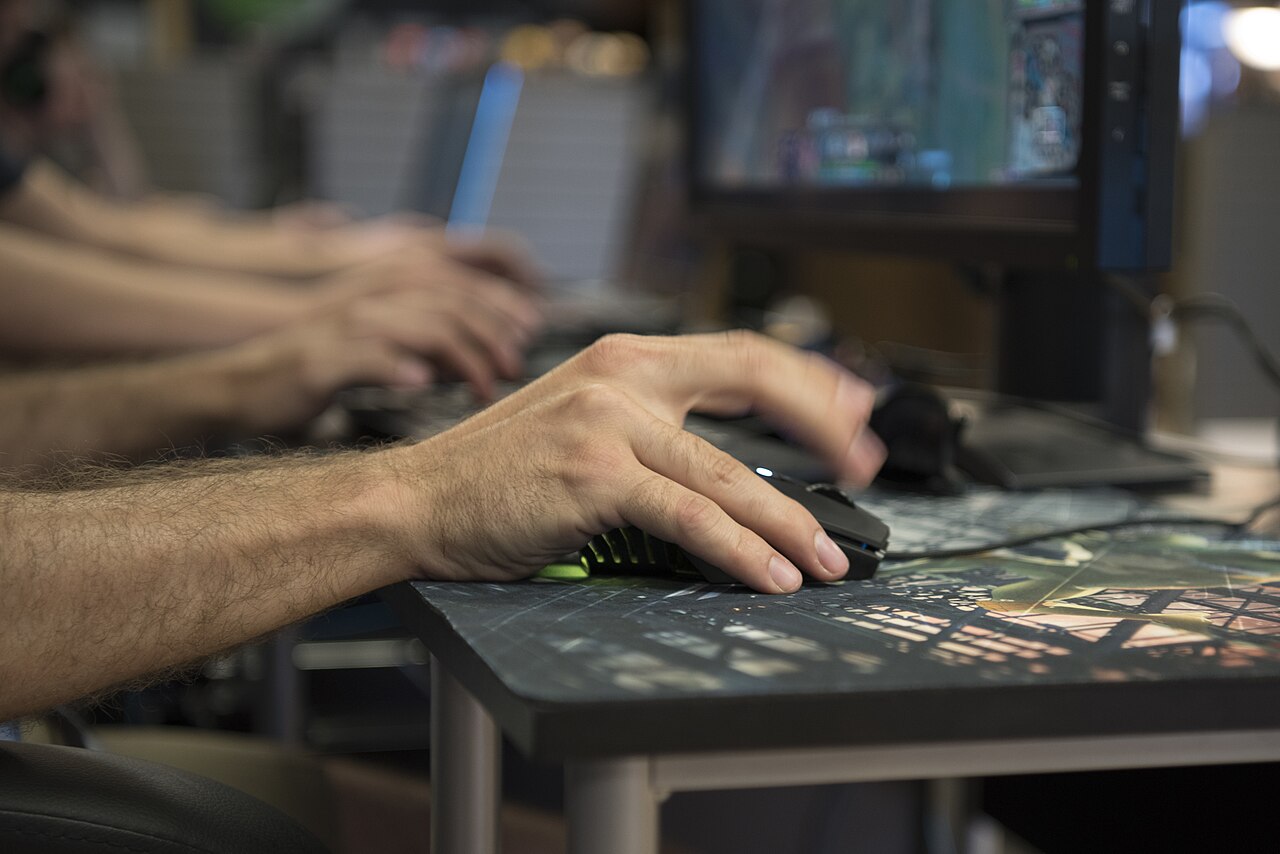 Legends are born during esports tournament (4496043)