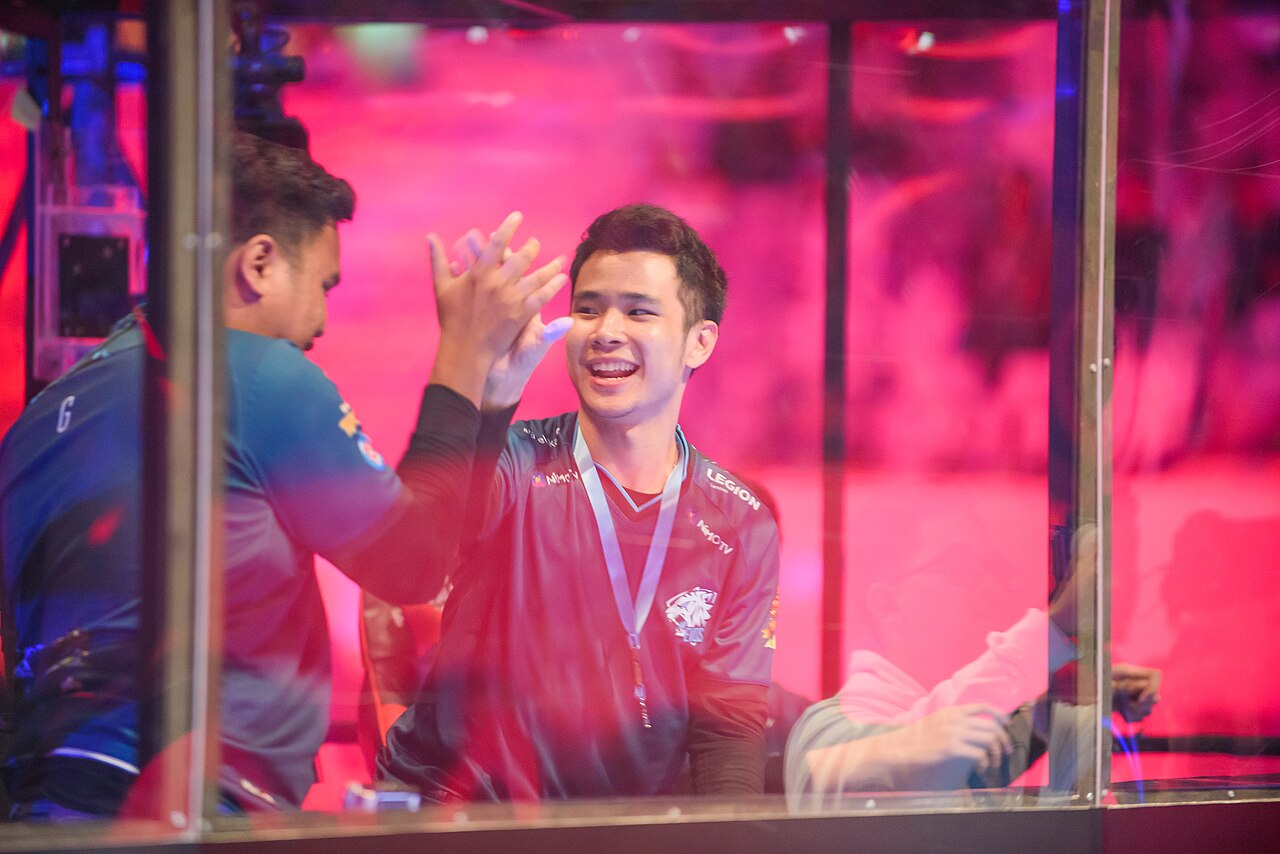 Mobile esports tournament stage