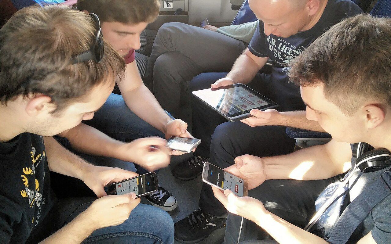 Spaceteam multiplayer mobile game